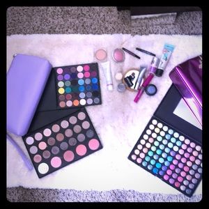 Makeup Bundle in great condition.